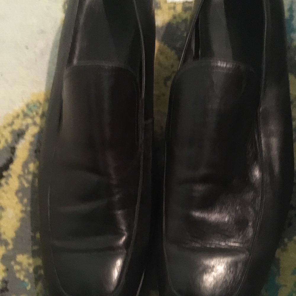 Hugo Boss black leather dress loafers